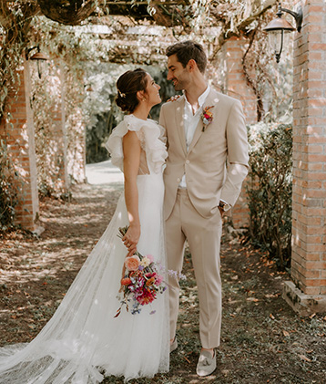 photographie mariés et bouquet de fleurs Mon Aloha